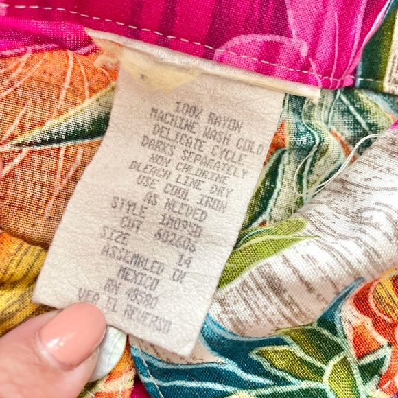 Vintage Pink Tropical flower Button Down - Picture 11 of 13